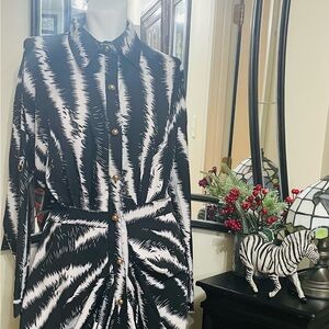 Muy Muy Stylish Black and White Button-Up Dress